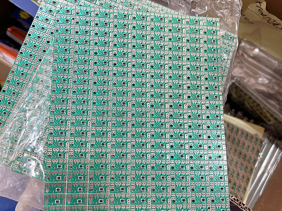¿Cómo afecta el tamaño de la placa al coste de fabricación y al plazo de entrega? 2 ¿Cómo afecta el tamaño de la placa al coste de fabricación y al plazo de entrega?