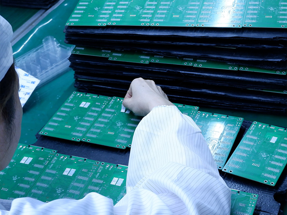 How to Evaluate PCB Manufacturers for Quality, Cost, and Risk 2 Panelization vs Single Board