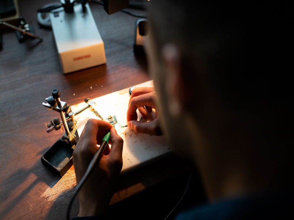 Setup Fees vs Per-Unit Costs: Batch Ordering Strategy
